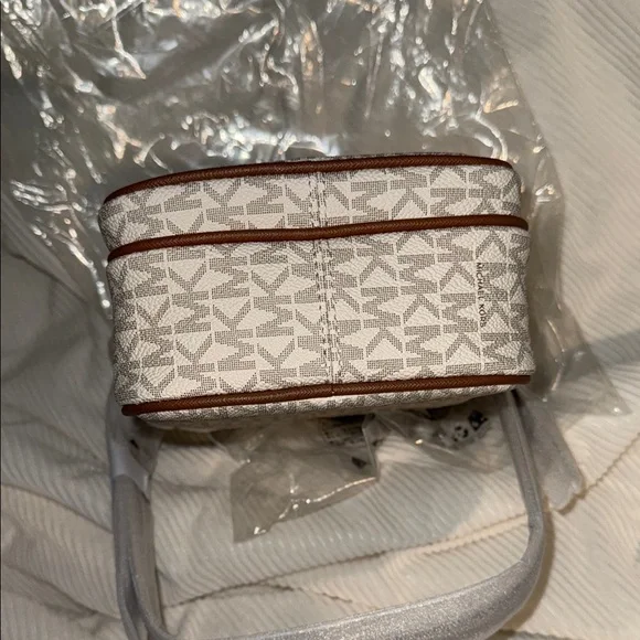NWT Michael Kors Monogram Crossbody Bag - Picture 6 of 6